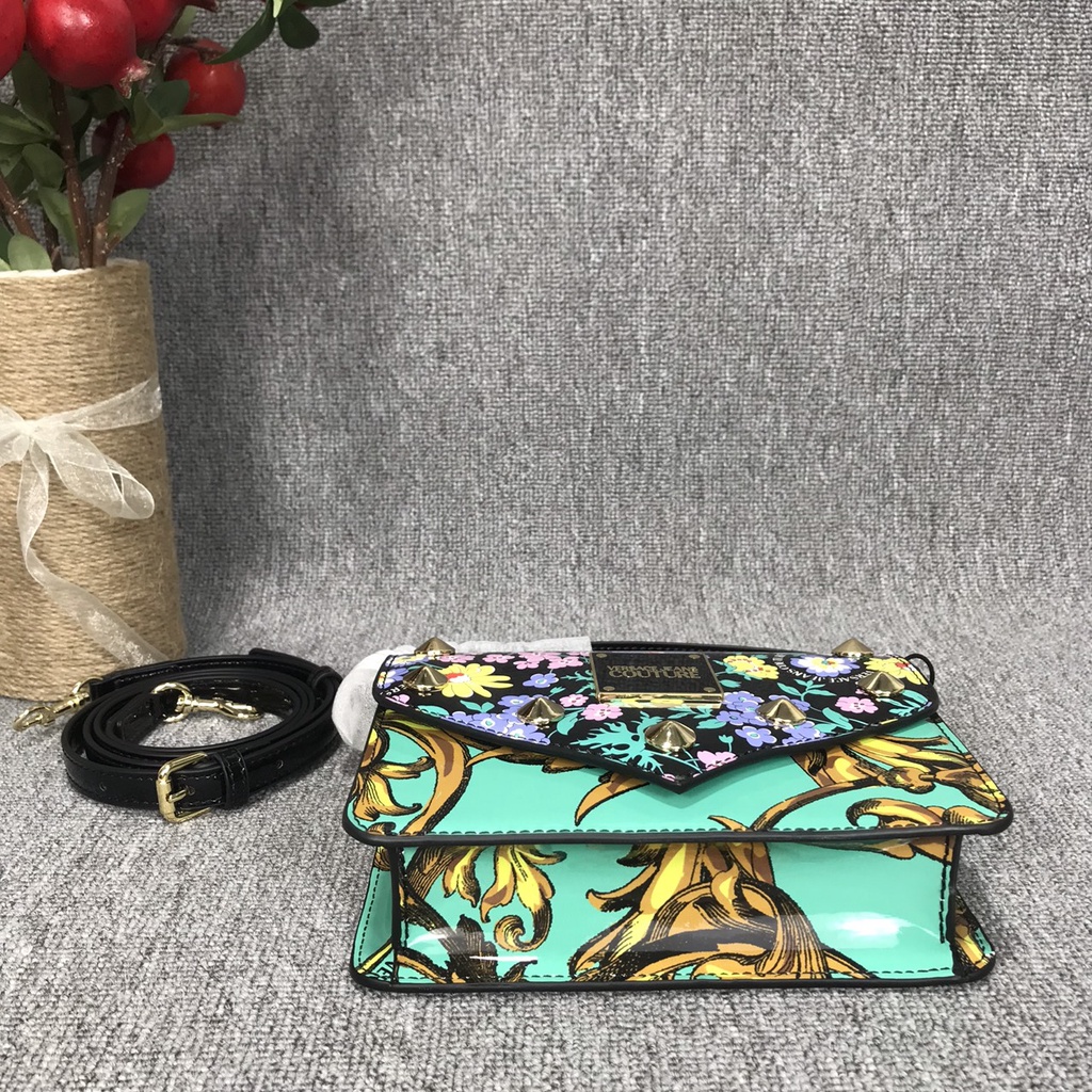 Túi Versace mini hàng xuất xịn chất liệu da cao cấp phủ bóng kết hợp họa tiết hoa trẻ trung sang trọng