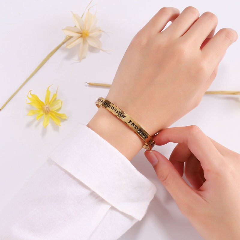 Vòng Tay Kim Loại Cho Cặp Đôi Thời Thượng
