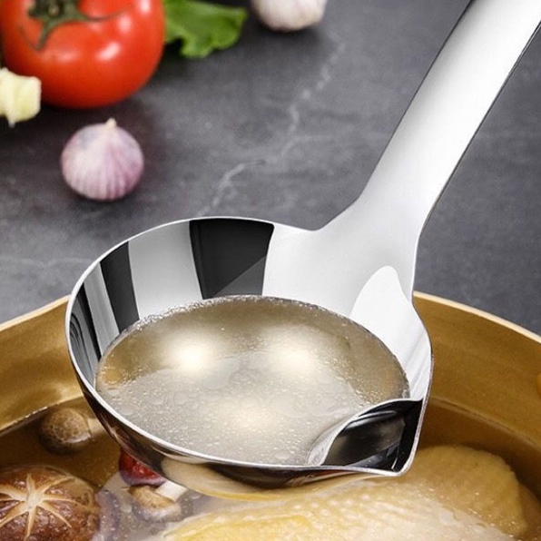Vá múc canh tách mỡ, muỗng inox thiết kế thông minh tách chất béo