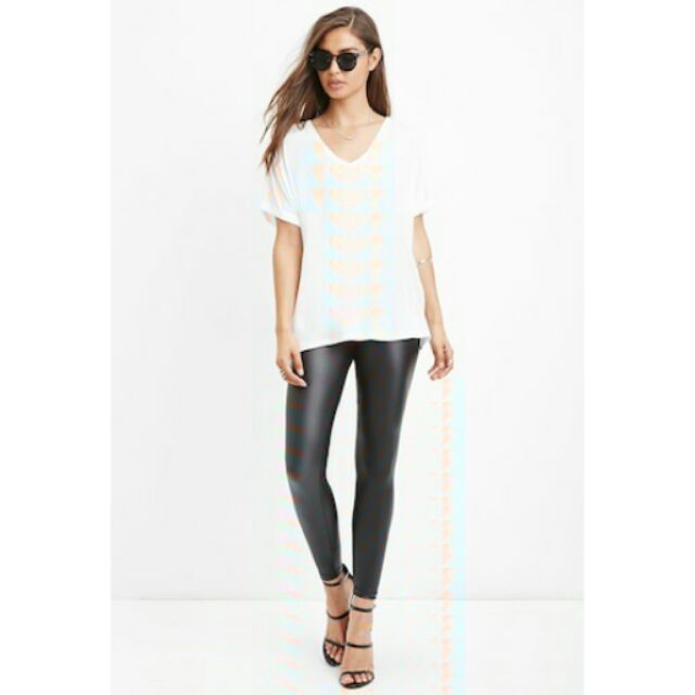 Quần legging giả da F21