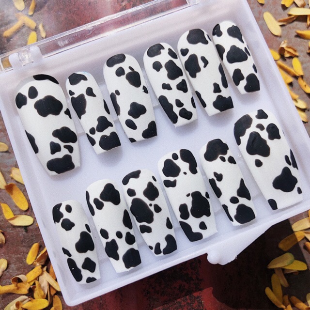 Móng úp dán thiết kế {BÒ SỮA}