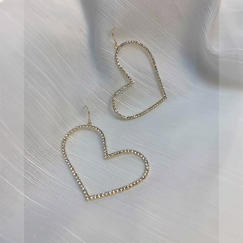 Khuyên tai hình trái tim đính đá - Maben