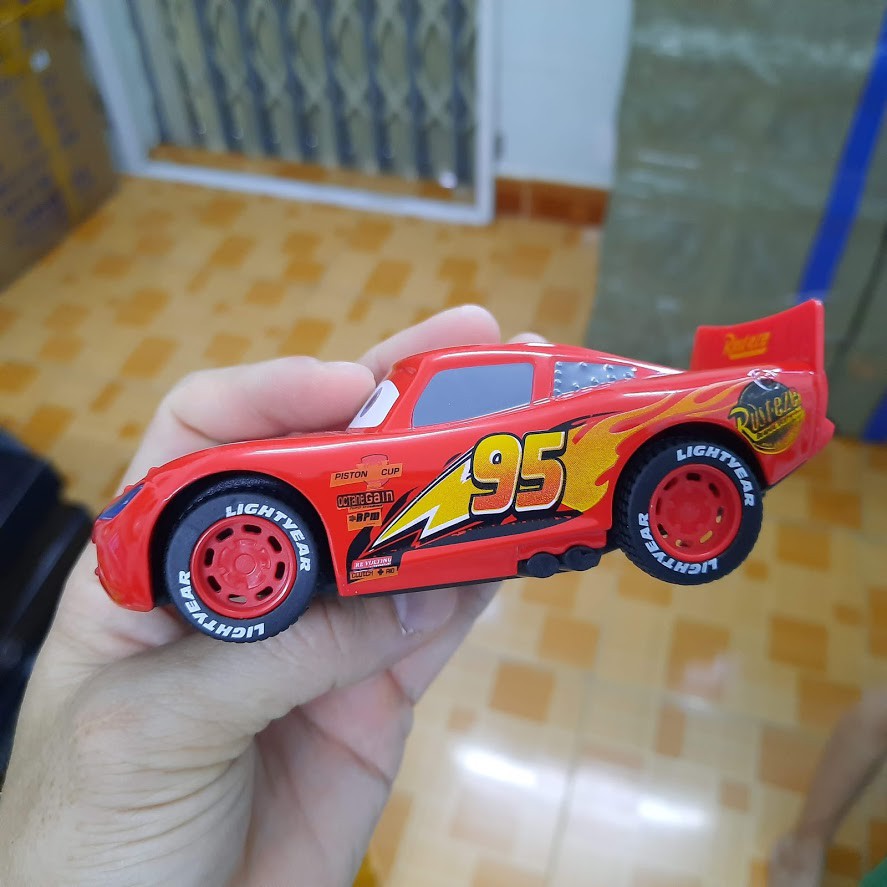 Mô hình xe ô tô Lightning MC Queen car 3 có nhạc và đèn đồ chơi trẻ em tỉ lệ 1:32