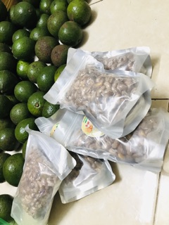 Hạt điều sấy nguyên hạt (nguyên hạt và vỡ hạt)