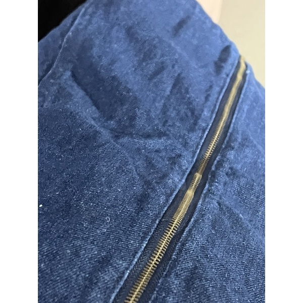 Áo thun, chân váy jeans đơn giản