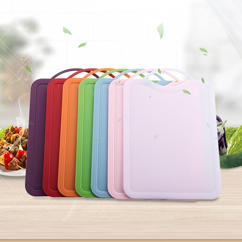 Tấm thớt bằng nhựa chống trượt tiện dụng cho cắt rau củ thức ăn nhà bếp