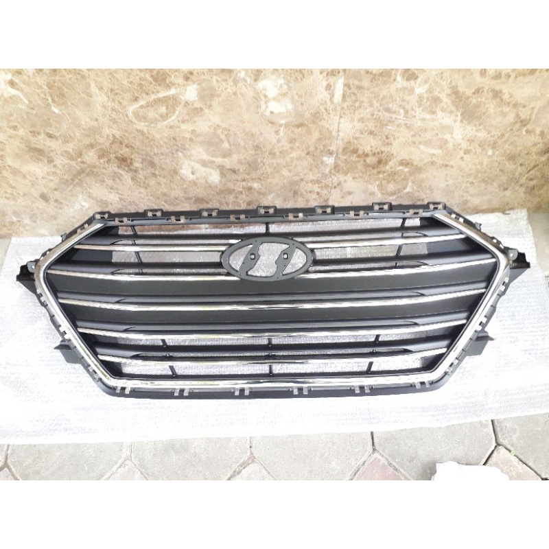 Mặt ca lăng Elantra 2016