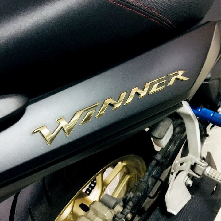 TEM CHỮ NỔI CHO WINNER MÀU VÀNG 2019 ZIN CAO CẤP