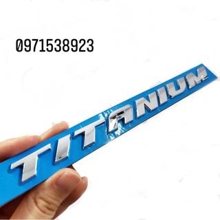Tem chữ FOCUS TITANIUM dán đuôi xe