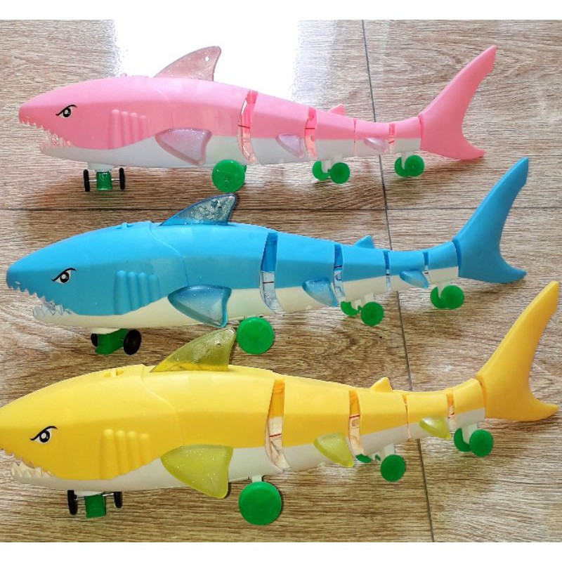 Một Cá_Mập mô hình bằng nhựa dài 32 cm chạy pin có nhạc và đèn Led rất đep_tặng kèm pin