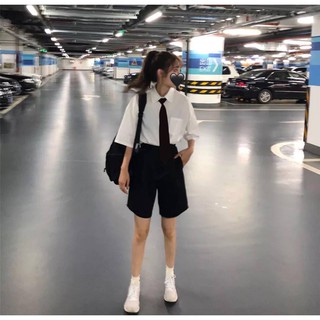 Sơ mi trắng ngắn tay