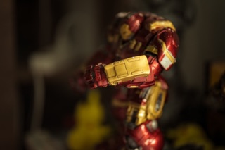 Mô hình Ironman HulkBuster - Đỏ