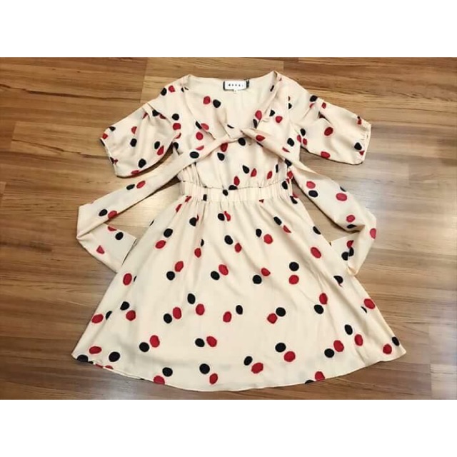 Đầm Hàn quốc size m, dành cho người 50- 55kg mặc đẹp an. Còn New nhé. Ai có nhu cầu Lh m 0962246561