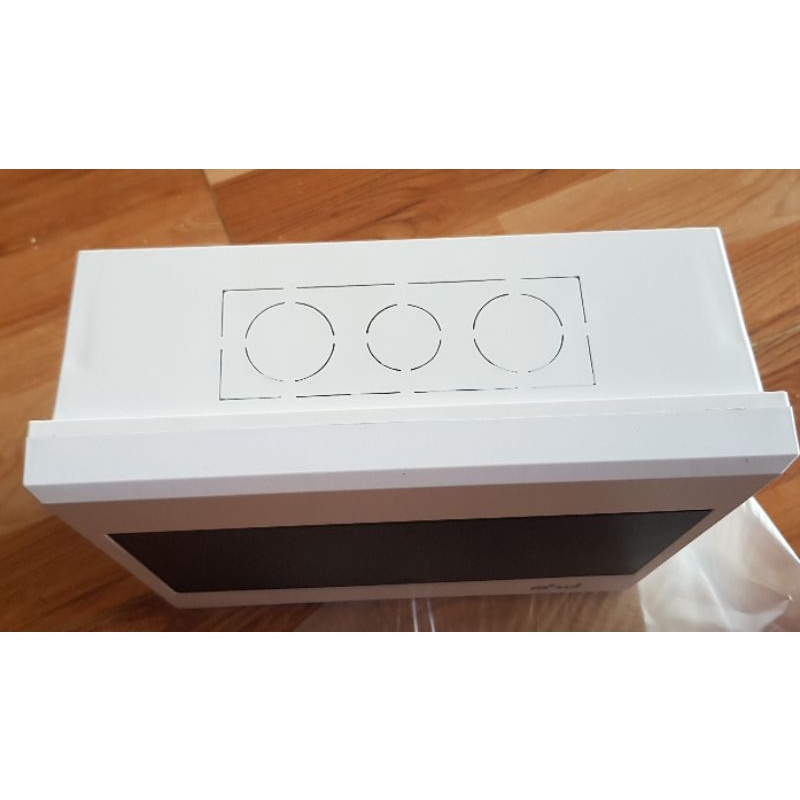 Tủ điện năng lượng mặt trời hệ 3kw lắp âm hay nổi cũng rất đẹp