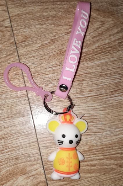 Một chiếc móc hình chú chuột bằng nhựa đặc rất đẹp