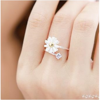 Nhẫn hoa trắng quyến rũ cho bạn gái TRS25
