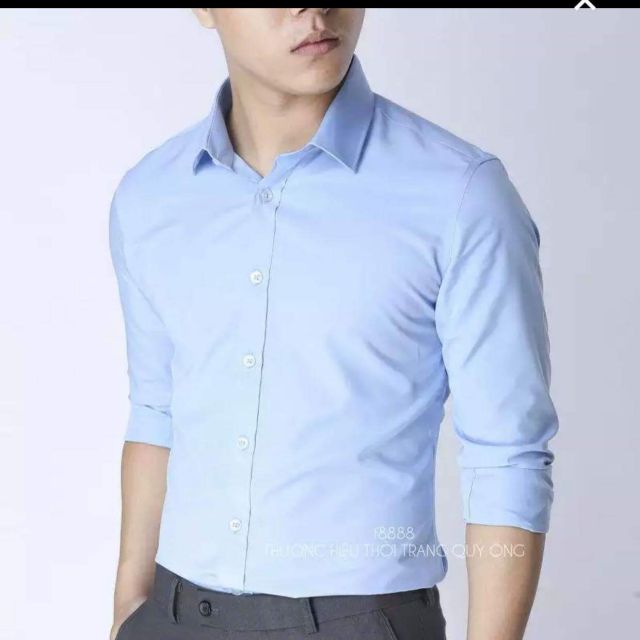 Sơ mi nam dài tay màu xanh dương nhạt. Form ôm body Hàn Quốc
