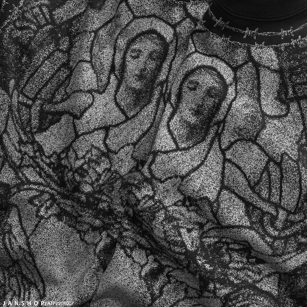 Áo Thun In Hình Mẹ Maria Nổi Bật Với Tone Màu Đen Basic