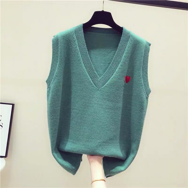 Áo gile len không tay cổ trái tim dáng uzlang cực yêu với trái tim ở ngực | BigBuy360 - bigbuy360.vn