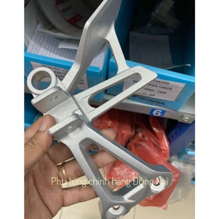 GIÁ ĐỠ ĐỂ CHÂN SAU BÊN PHẢI ZIN WINNER V1/WINNER X CHÍNH HÃNG HONDA