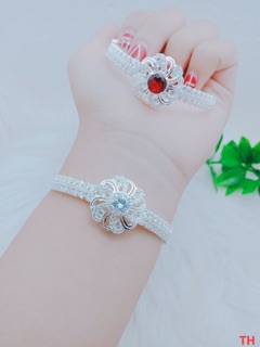 Vòng tay bạc ta