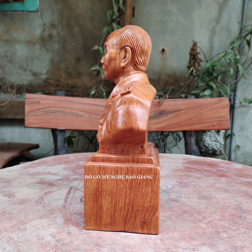 Tượng bác Võ Nguyên Giáp gỗ hương cao 30 cm