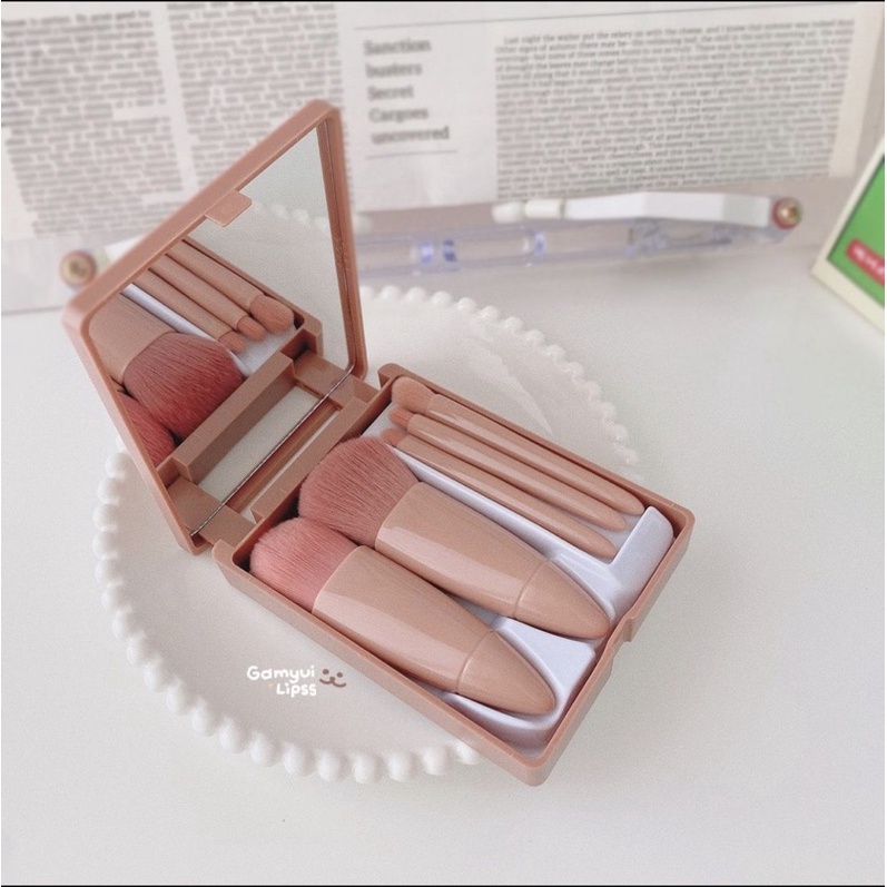 Set 5 cọ trang điểm kèm gương màu hồng