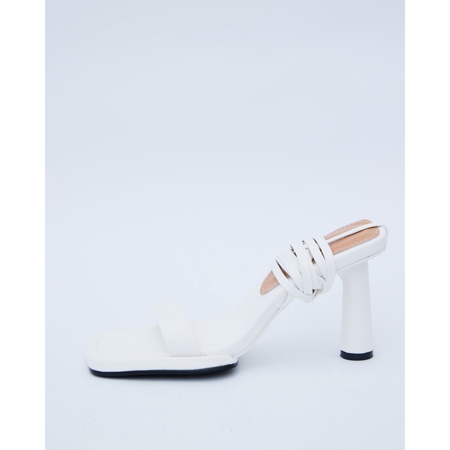 2111 - AUBREY STRING SANDAL