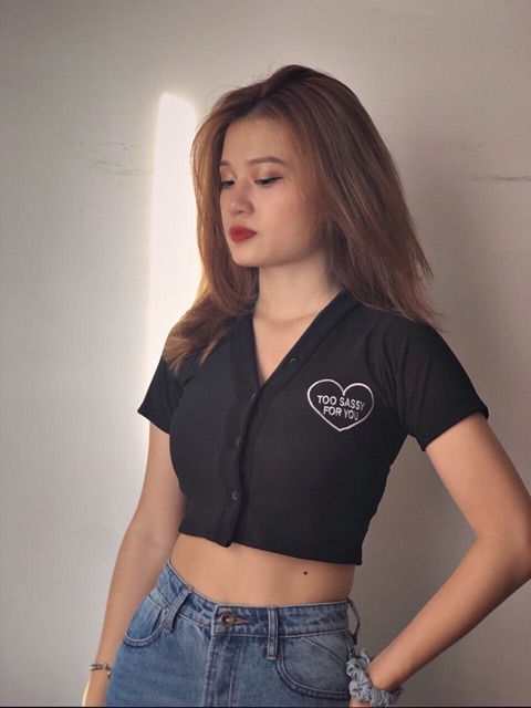 Áo Croptop Nút Gài Thêu Chữ Ảnh Thật 100%
