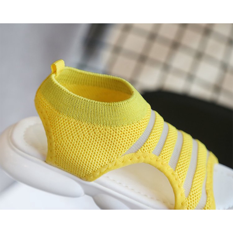 Giày sandal mềm mại cho bé gái