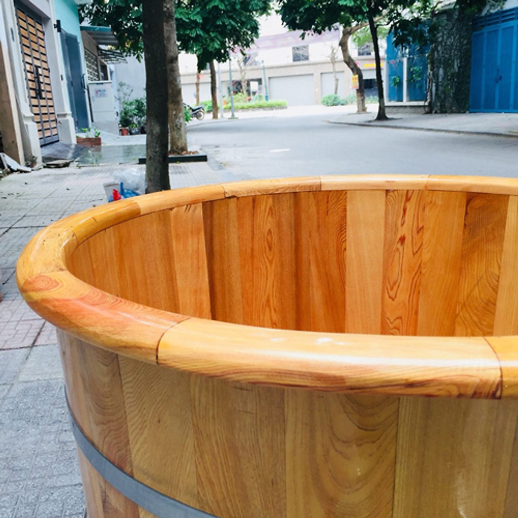 Bồn tắm tròn có bo tròn miệng làm bằng gỗ Pơmu cao cấp