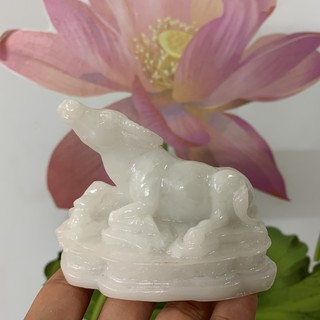 Tượng đá con trâu trang trí tượng Trâu phong thủy - Chiều cao 8cm - Màu trắng đá non nước