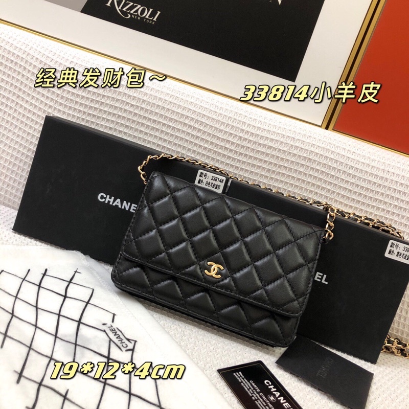 Túi xách Chanel nữ da đan chéo, da mềm, có thể đeo chéo một bên vai, có thể bỏ dây xích vào túi làm túi xách.