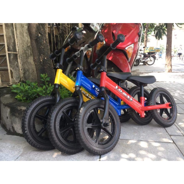 Xe chòi chân cho bé