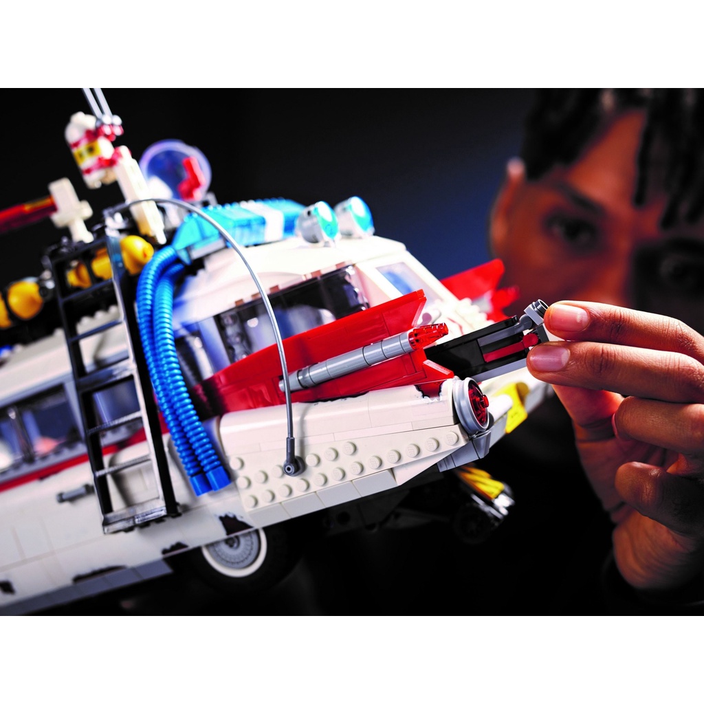 LEGO ICONS 10274 - Ghostbusters ECTO-1