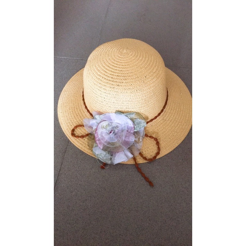 Mũ vành rộng thời trang cho nữ