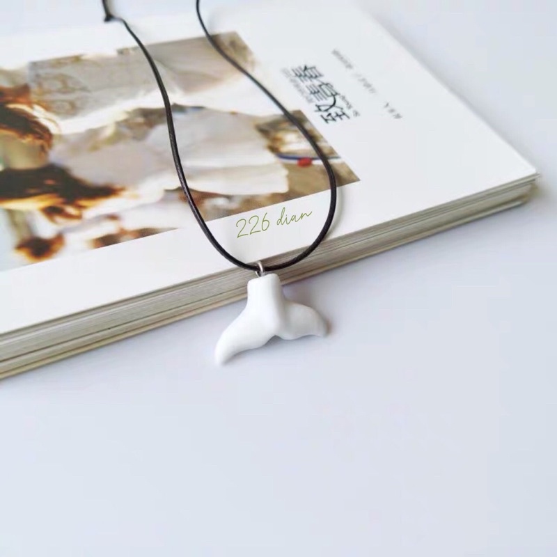 Vòng cổ nam nữ handmade charm đuôi cá đen, trắng, be