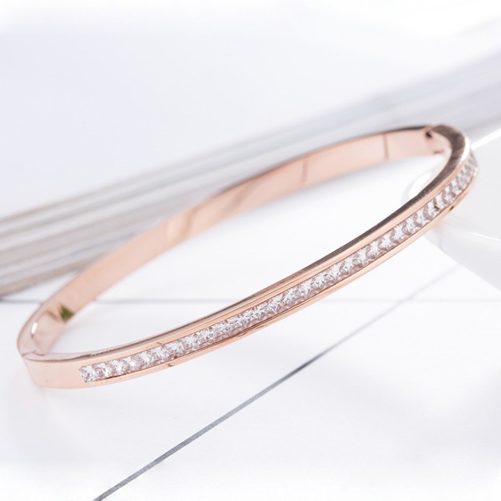 Vòng tay nữ titan cao cấp đính 1 hàng đá vuông khóa gài siêu đẹp, bền màu, hợp thời trang