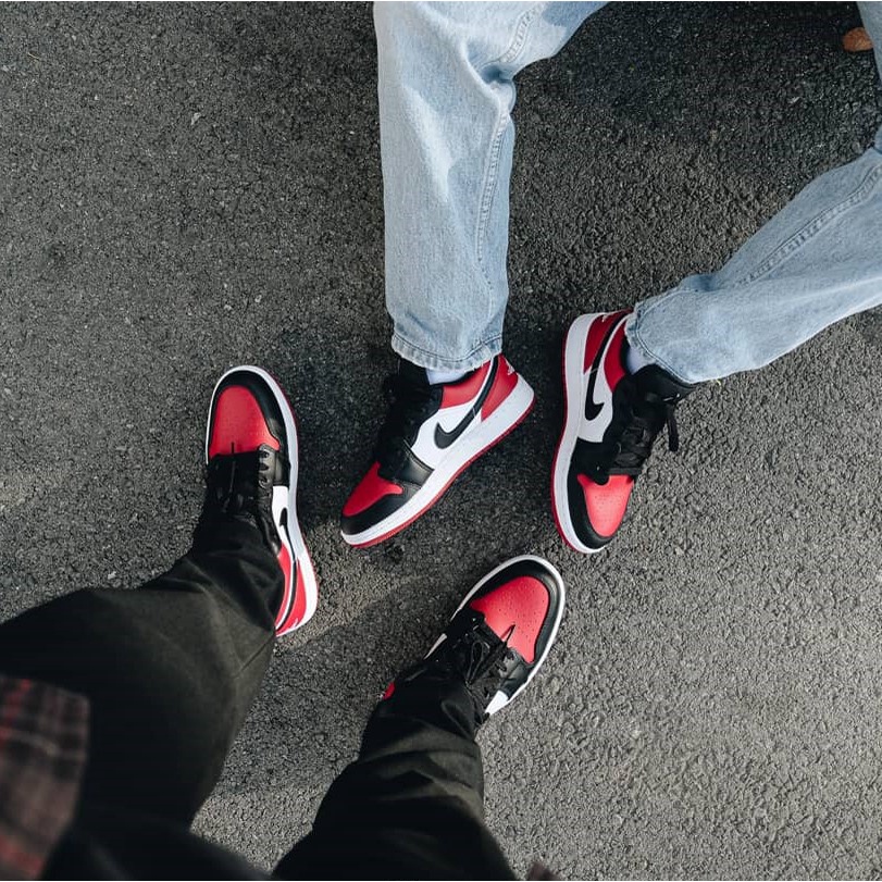 Giày Nike Jordan 1 Low Bred Toe 🔴CHÍNH HÃNG🔴 Nike Air Jordan 1 Unisex Cổ Thấp Màu Đỏ Đen  - Simple Sneaker