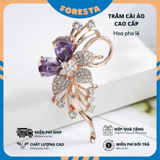 Trâm cài áo bông hoa pha lê FORESTA, giúp tôn lên vẻ đẹp quí phái sang trọng cho các bạn gái.