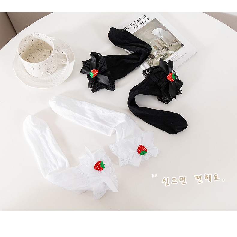 Tất lưới KOKOROCARE ống cao vừa phối ren họa tiết trái dâu xinh xắn cho bé gái