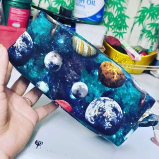 Hộp bút Galaxy hành tinh nền xanh