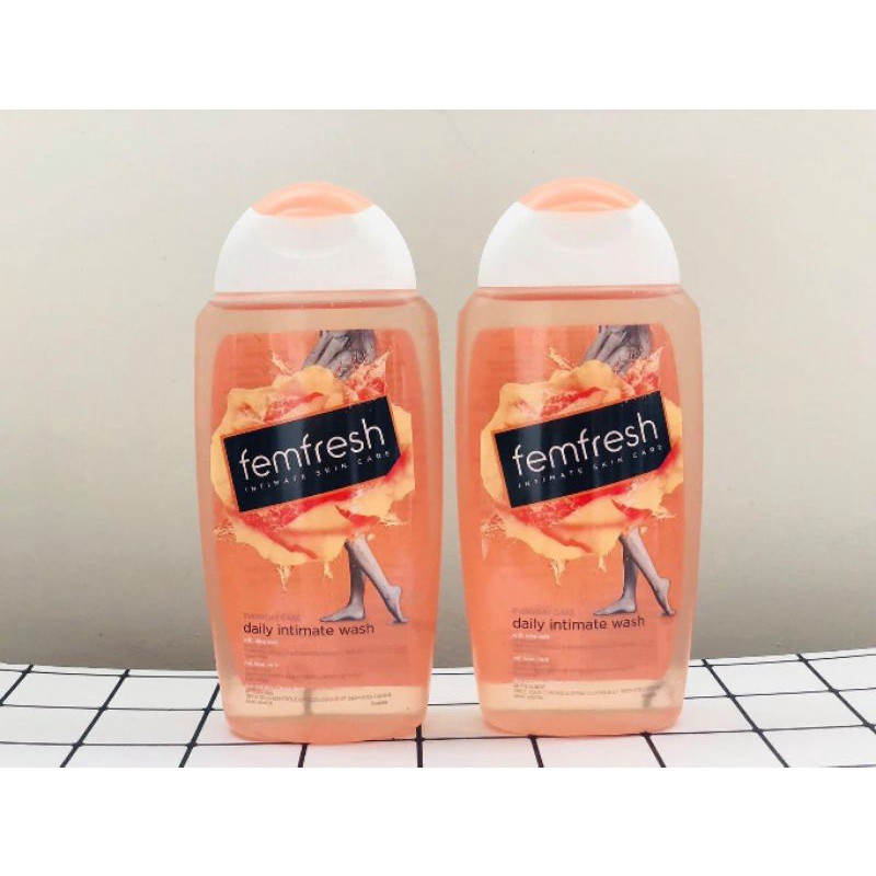 Dung dịch vệ sinh phụ nữ Femfresh Daily Intimate Wash 250ml