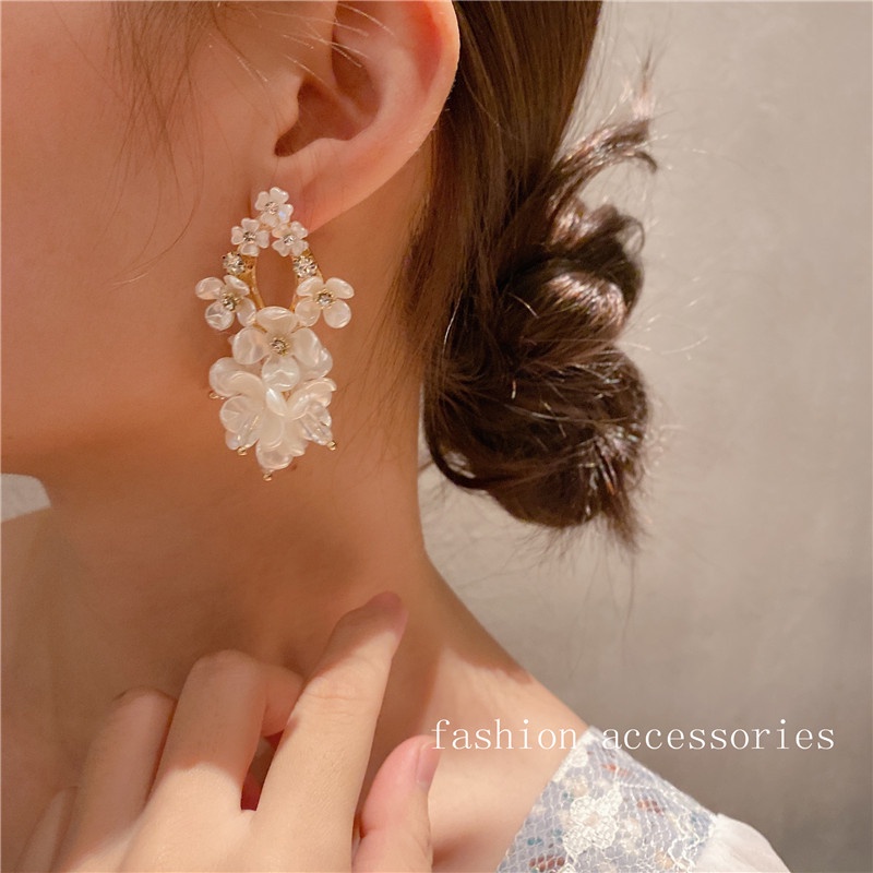 Hoa tai Bella hình giọt nước / hoa màu bạc thời trang Âu Mỹ thanh lịch