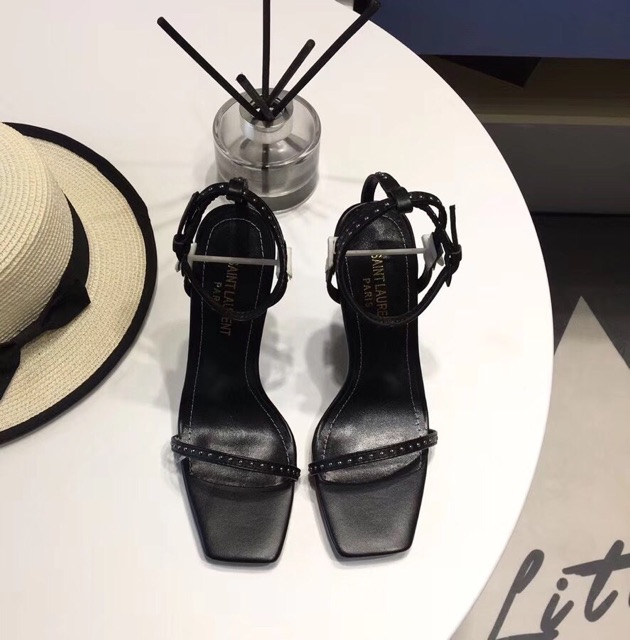 Sandal cao gót dây đinh mảnh cực sang-sẵn màu đỏ size 34