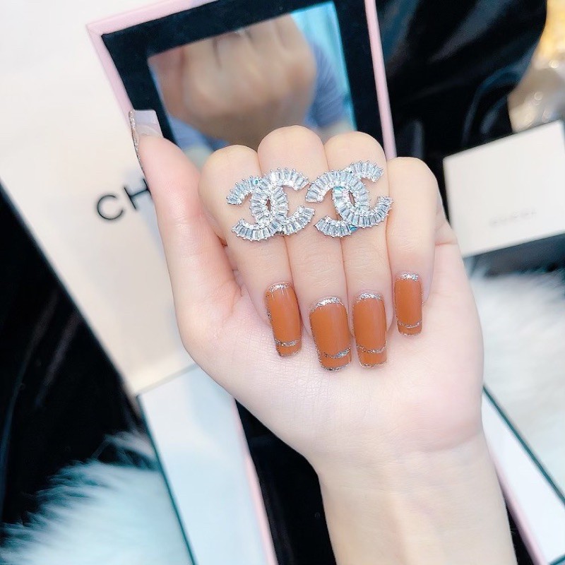 Bông tai hiệu đá bagguet mạ bạch kim siêu sáng