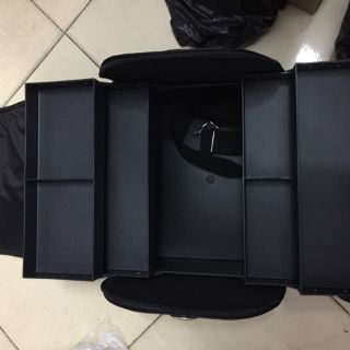 Cố đựng đồ trang điểm cốp da