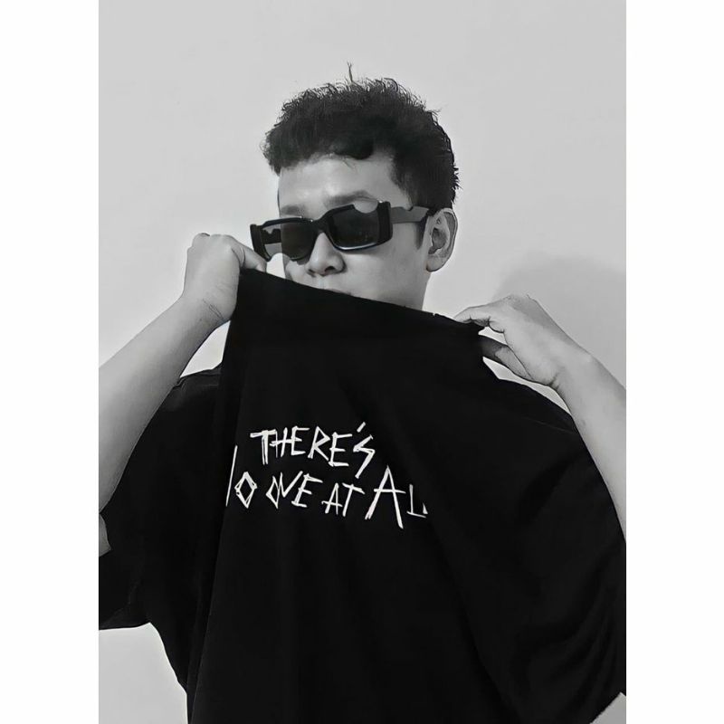 Áo Thun Unisex There's no one at all Màu Đen Tay Lỡ