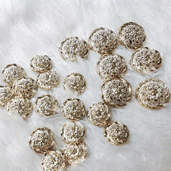 Nút áo hoa vàng cúc dạ đính kết trang phục siêu đẹp