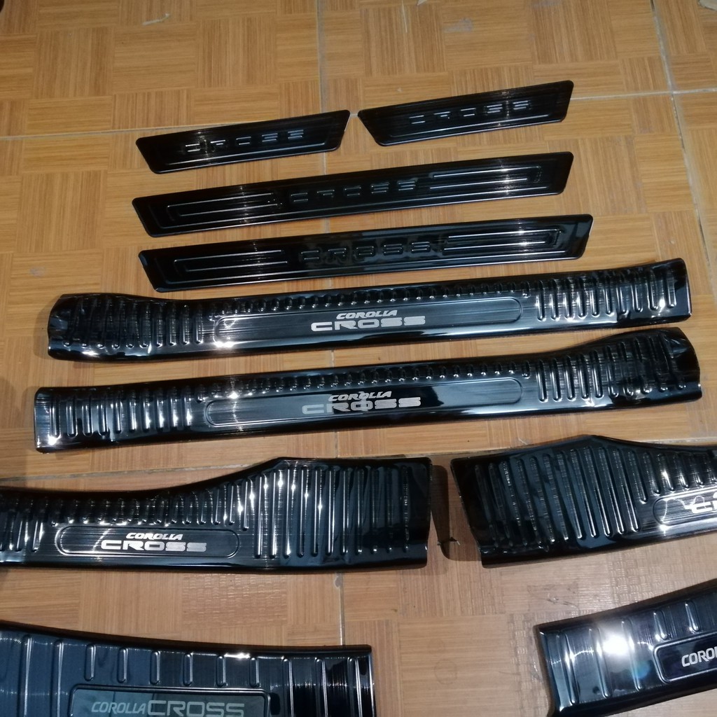 Bộ 8 Nẹp Bước chân Trong + Ngoài và Nẹp cốp Trong + Ngoài Titan dùng cho Xe Toyota Corolla Cross